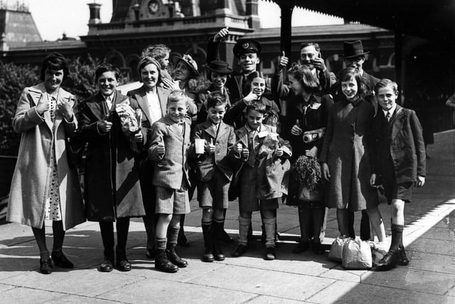 Portsmouth evacuees near Portsmouth and Southsea Railway Station. The News PP290