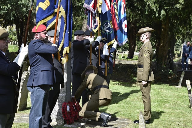 The ANZAC Day service at the grave of Sgt Hunter at Broadway Cemetery.