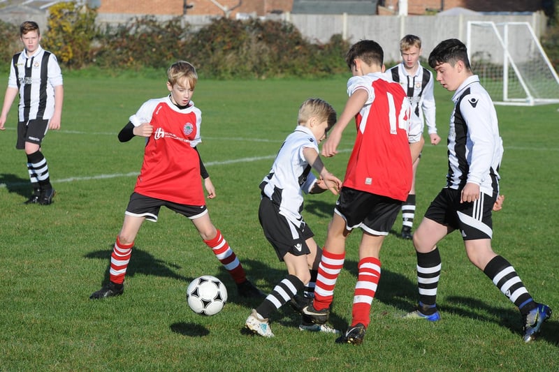 Peterborough Northern Star  U14's  v Oundle Town football action at Chestnut Ave.