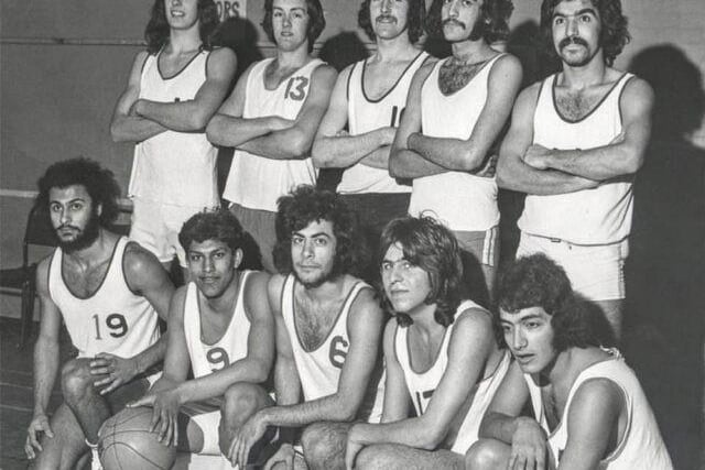 Peterborough Jets basketball team pictured in 1973 (image: Chris Allen).