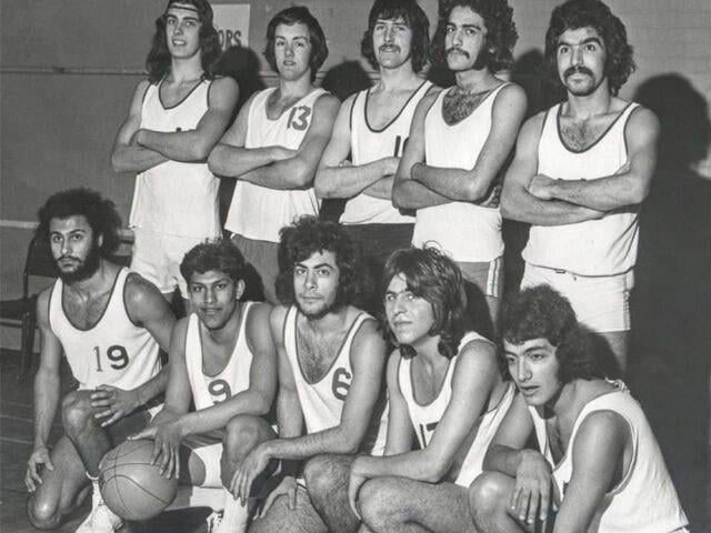 Peterborough Jets basketball team pictured in 1973 (image: Chris Allen).