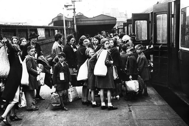 Some of the first evacuees leaving Portsmouth. The News PP298