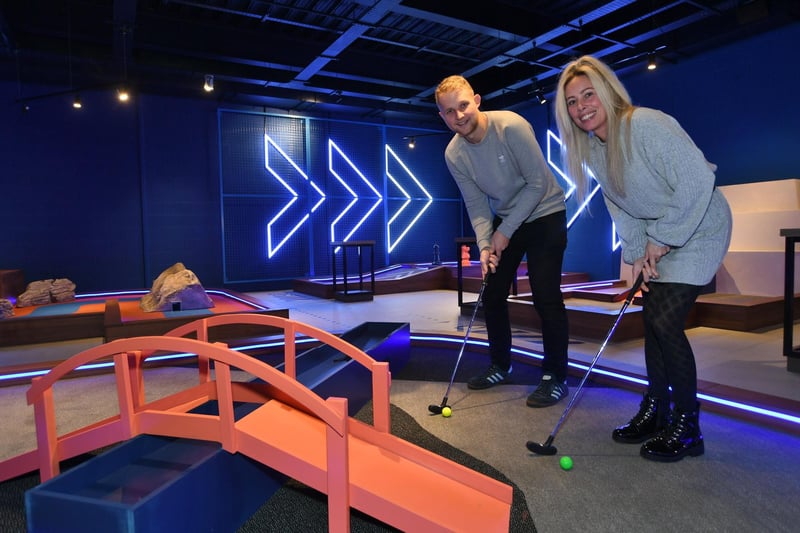 With all-around entertainment, whether it's a Friday night treat, weekend afternoon activity, a date night or even playing with your mates. Puttstars Peterborough putts the excitement in entertainment. You'll find Puttstars Peterborough at Queensgate Shopping Centre.
