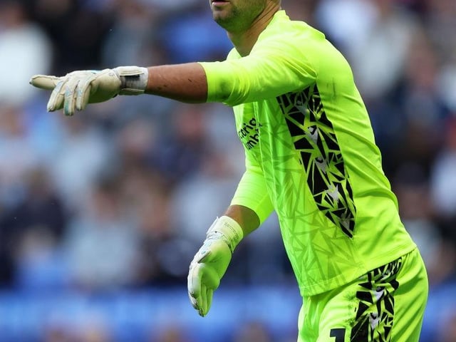 Rating: 69 DIVING: 71, HANDLING: 68, KICKING: 62, REFLEXES: 70, SPEED: 41, POSITIONING: 71