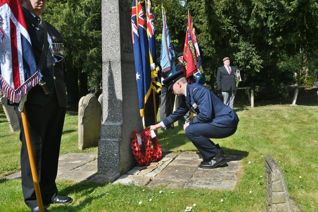 Sqn Ldr Benedict Whalley from the Australian Defence Force laying a wreath