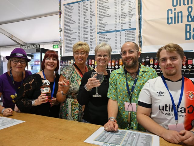 Volunteers on the wine bar