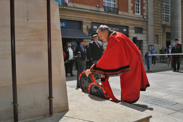 Mayor of Peterborough Alan Dowson laying a wreath