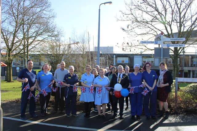 Friends, family, hospital teams, members of the local community, and Huntingdon Mayor Councillor Phil Pearce cheer on Colin as he arrived.