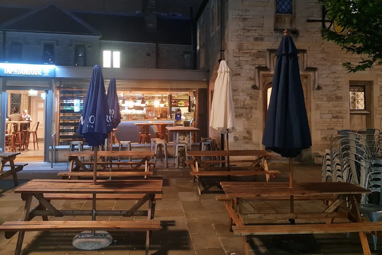 4.7/5 Google rating. A recent customer said: "Our first experience here was very good, we ordered the special “railway chicken curry” a cocktail and a flight of beers, and safe to say we were very well pleased."