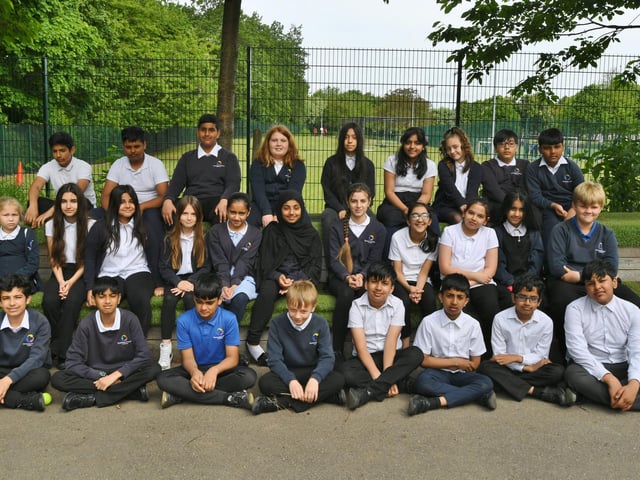 Gladstone primary school year 6 leavers (3) Y622