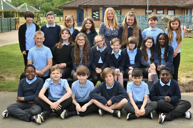 Eyrescroft primary school Year 6 leavers (2) Y622