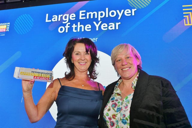 Pam Hicks from Diligenta, the winner of the Large Employer of the Year with sponsor Rachel Nicholls from Inspire Education Group