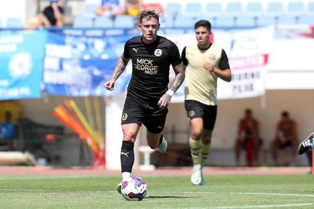 Sammie Szmodics in action against Leyton Orient. Joe Dent/theposh.com