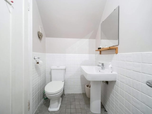 Bedroom 2 en-suite.