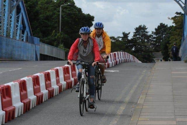 The temporary cycle lane on Crescent Bridge