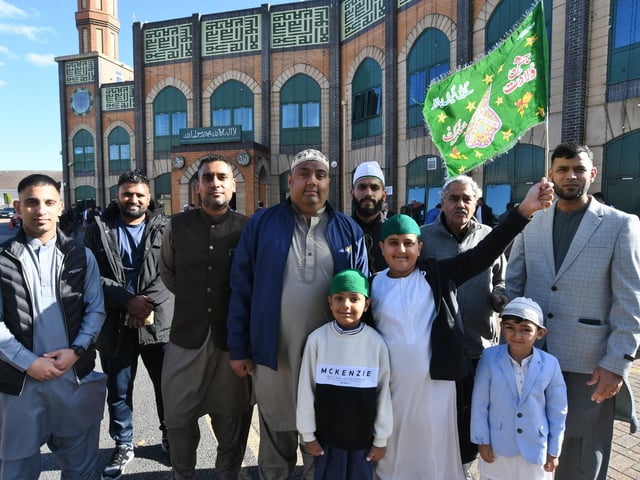 March to celebrate the birth of the Prophet Muhammad from Faizan-e-Madina mosque.