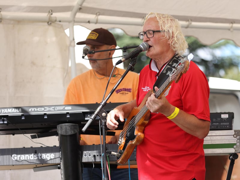 The Motivators lead a crowd-pleasing sing-a-long.
