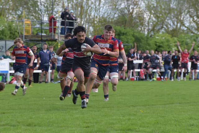 Siosifa Ma'asi on his way to a try fpr Oundle against Old Northamptonians. Photo Kev Goodacre.