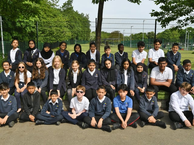 Gladstone primary school year 6 leavers (3) Y622