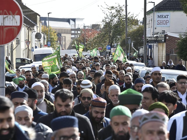 March to celebrate the birth of the Prophet Muhammad from Faizan-e-Madina mosque.