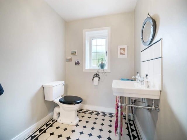Ground floor WC.
