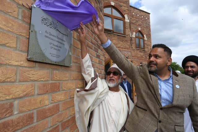Unveiling of the plaque by Mullah Kassamali and Salim Rehemtullah.