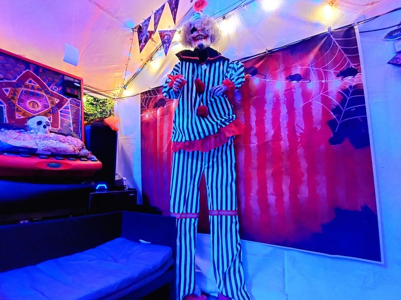 Everyone loves sinister eight-foot tall clowns, right..?