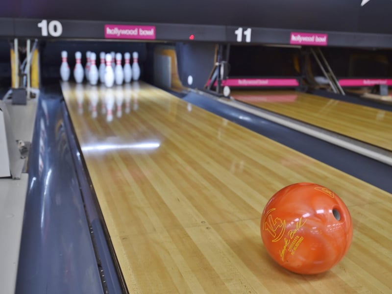 Hollywood Bowl Peterborough has 20 high-tech bowling lanes where the whole family can battle it out. It has also never been so easy for the kids, thanks to bumper lanes and 6lbs balls, And if bowling isn't enough, you can head over to the amusements zone to enjoy arcade games, pool tables and slot machines and get a bite to eat.