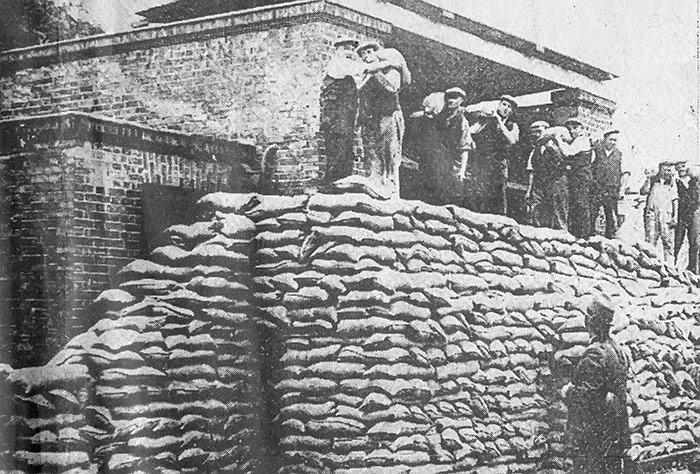 The operating theatre at Peterborough District Hospital being sandbagged for wartime protection during the early 1940s.
