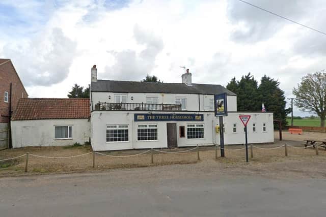 The Three Horseshoes, Turves