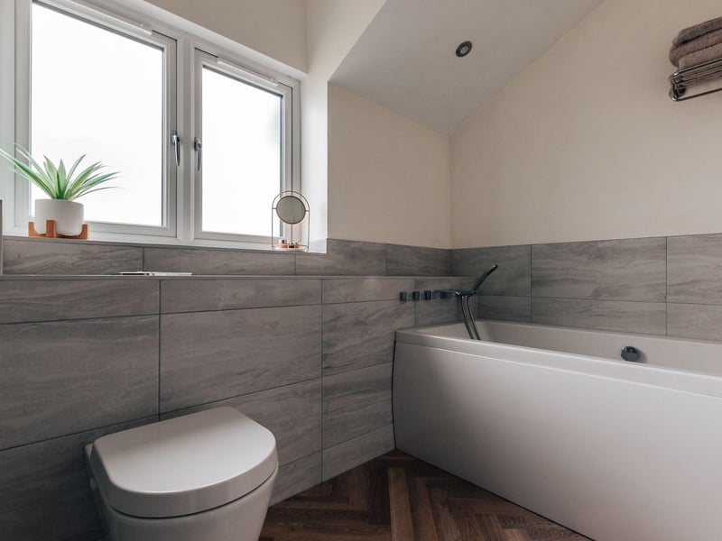 En suite to master bedroom