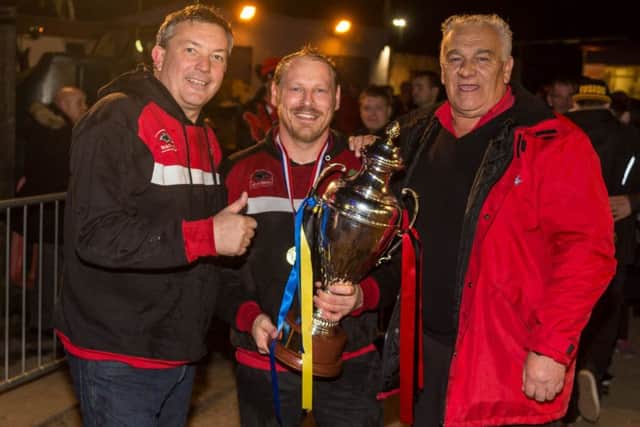 Carl Johnson (centre).