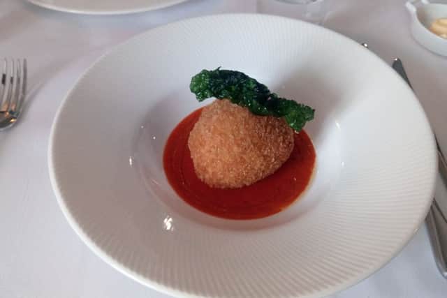 Brad Barnes dines at The Chubby Castor restaurant