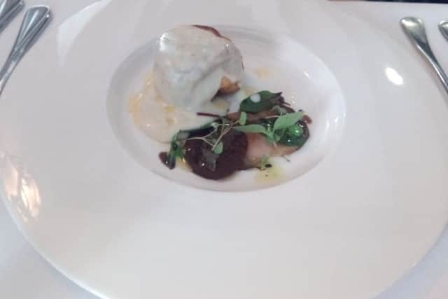 Brad Barnes dines at The Chubby Castor restaurant