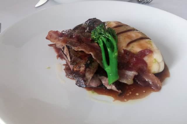 Brad Barnes has lunch at The Chubby Castor