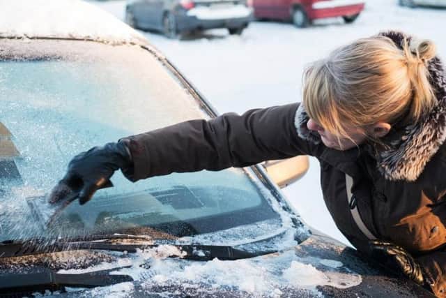 How to easily clear your car windscreen