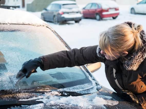 How to easily clear your car windscreen