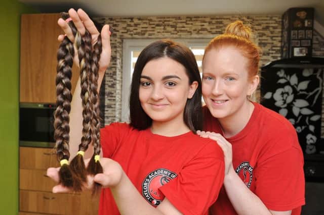 Jazmin Popat-Evans (15) having her hair cut for charity pictured with mum Julie-Marie Evans EMN-180428-182208009