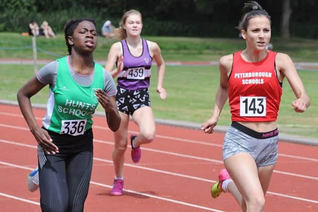 Elysia Costanzo in action in the Under 17 Girls 200m.
