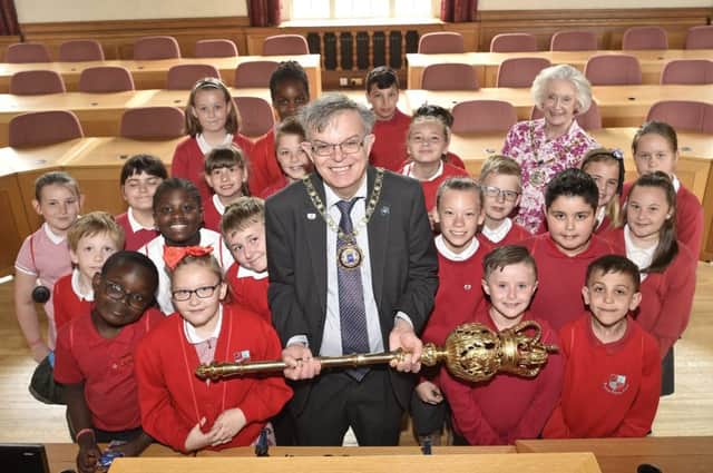 Braybrook Primary School pupils visiiting the Town Hall with Mayor of Peterborough Cllr Chris Ash and Mayoress Doreen Roberts EMN-180906-093530009