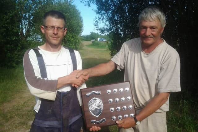 Cock Inn's Chris Shortland receives the Challenge Shield from Hotpoint's Peter Sanderson.