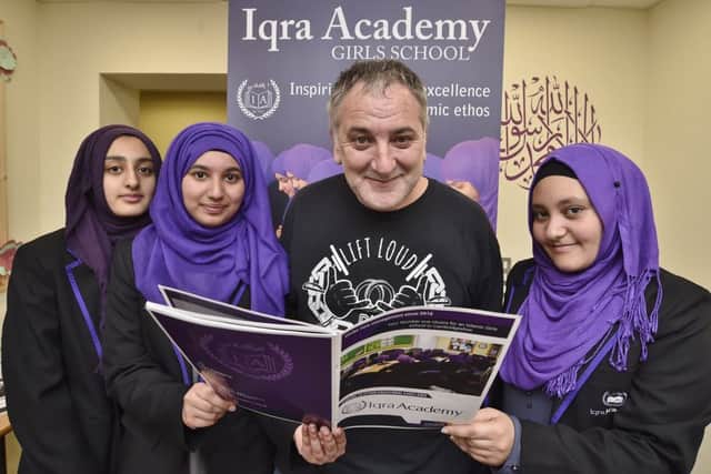 Iqra Academy students Harsah Jaral (head girl), Humma Rehman and Shaimaa Babeesh with  former EDL regional organiser Ivan Humble  EMN-180310-152404009