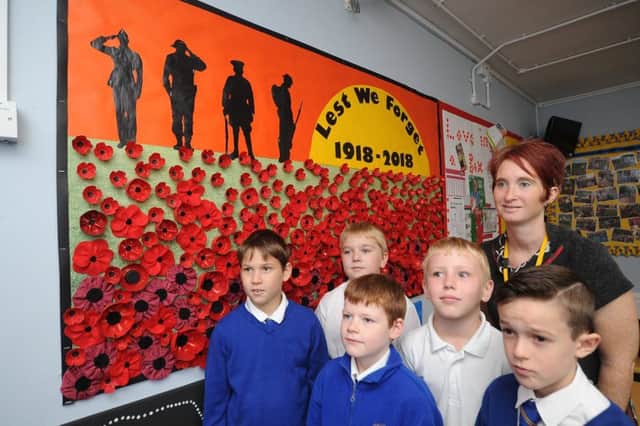 Year 4 and 5 pupils at Southfields primary school with Kim Moore from the schools PTA who made a WW1 display in school. EMN-180511-122440009