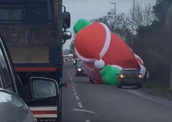 Muhammad Fareed captured this footage of the giant Santa Claus blocking the road.