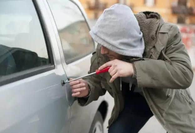Police are warning about men trying car door handles