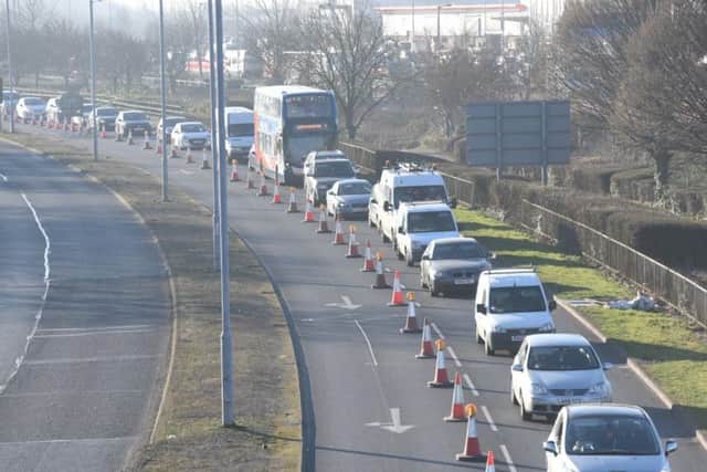 Long delays caused by the closure of two lanes to ensure the safety of the workforce