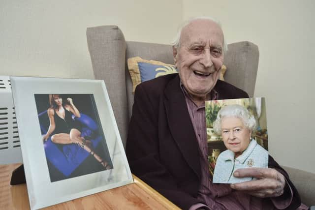 Celebrating his 105th birthday Bert James, a fan of Linda Lusardi at Vista Park EMN-191003-184047009