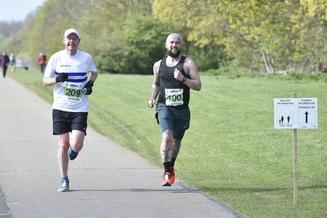 Peterborough Marathon - action EMN-190414-202121009