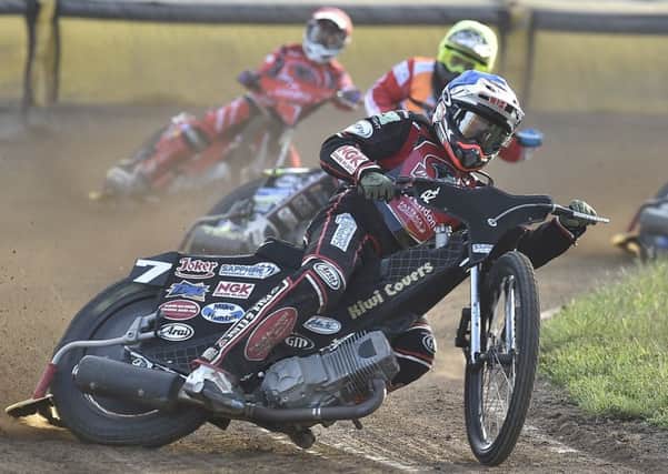 Ricky Wells is out in front for Panthers in Heat Four against Swindon. Photo: David Lowndes.