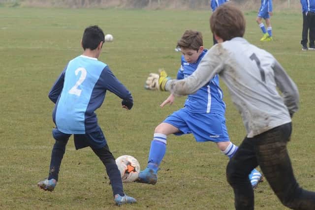 Action from a Gunthorpe Harriers match.